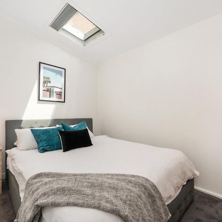 Walk To The Mcg & Aami Park - Free Late Checkout - Great Location & Backyard Villa Melbourne Exterior photo